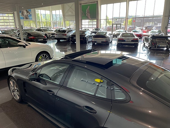 Porsche Panamera 4 4 of 5