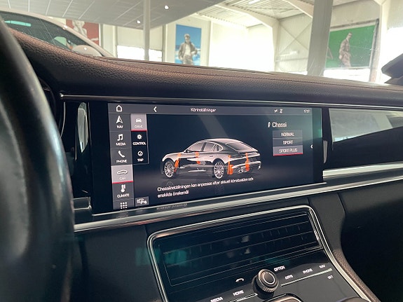 Porsche Panamera 4 12 of 16
