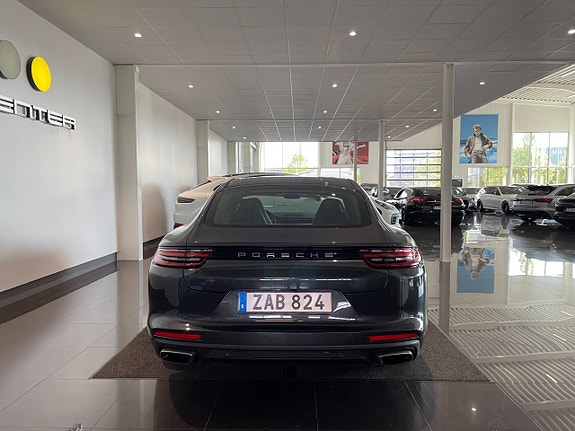 Porsche Panamera 4 5 of 5