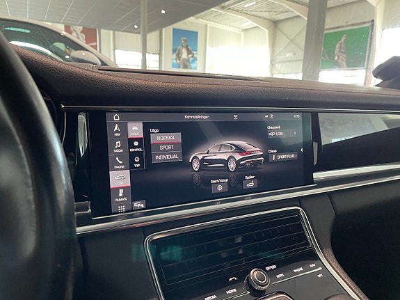 Porsche Panamera 4 11 of 16