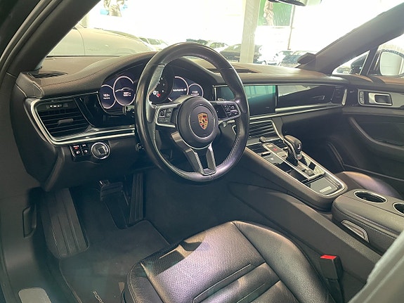Porsche Panamera 4 7 of 16