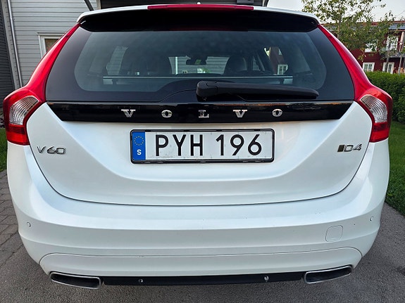 Volvo V60 4 of 5