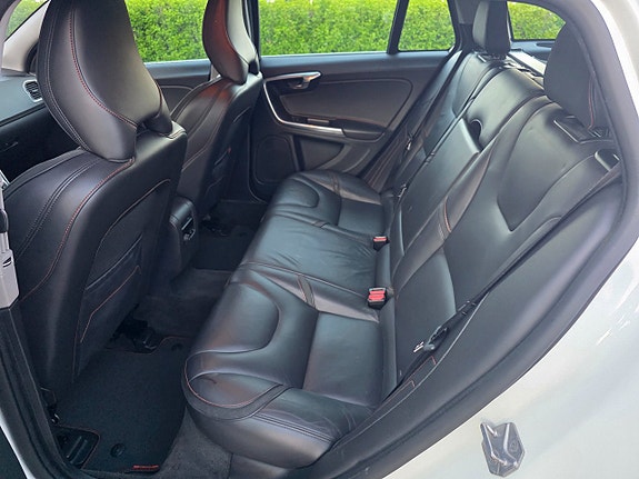Volvo V60 18 of 29