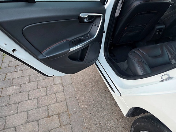 Volvo V60 28 of 29
