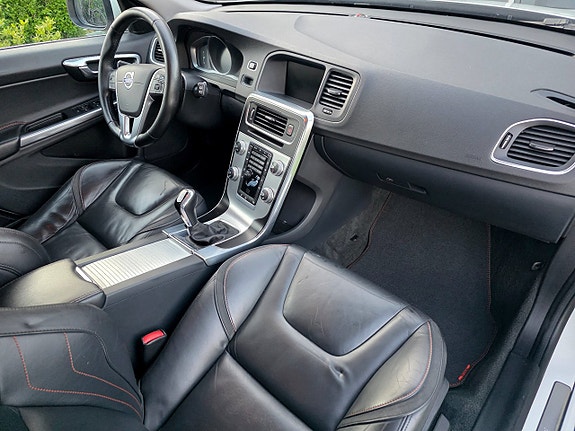 Volvo V60 14 of 29