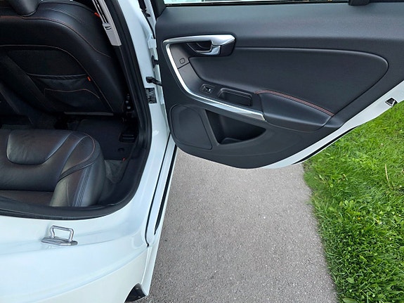 Volvo V60 26 of 29