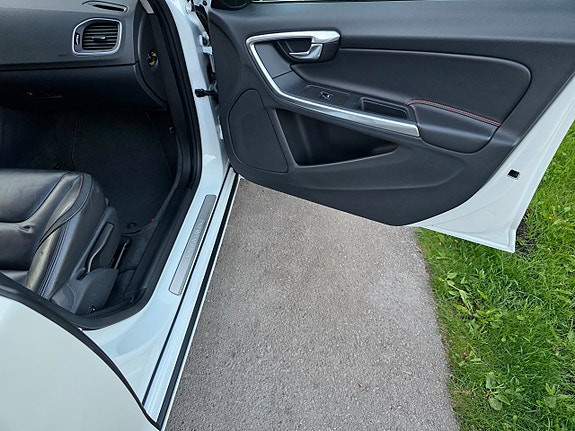 Volvo V60 25 of 29