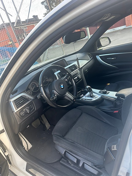 BMW 318d 12 of 13