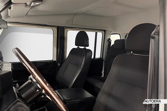Land Rover Defender 130 10 of 28