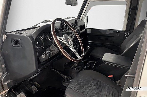Land Rover Defender 130 9 of 28
