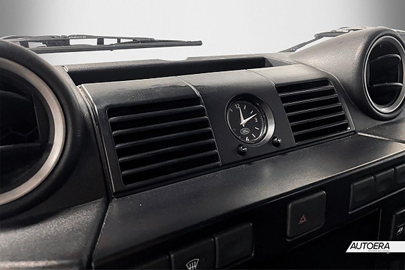 Land Rover Defender 130 17 of 28
