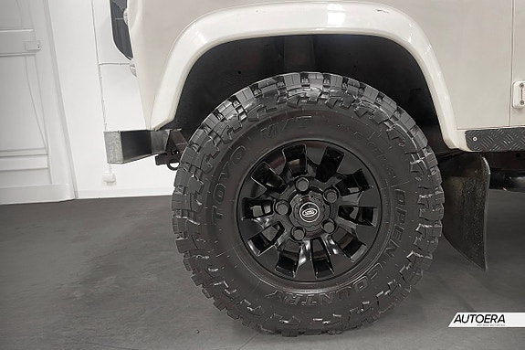 Land Rover Defender 130 21 of 28