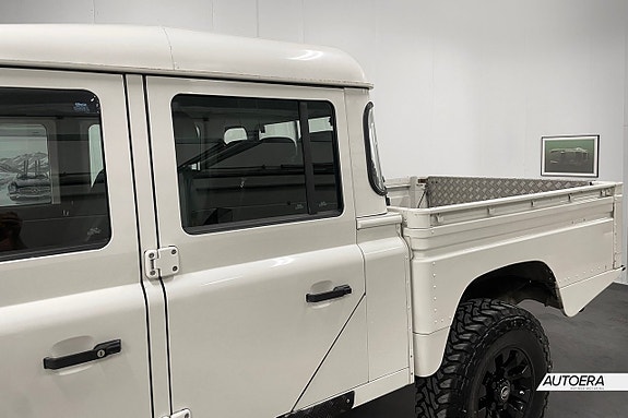 Land Rover Defender 130 28 of 28