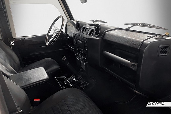 Land Rover Defender 130 11 of 28