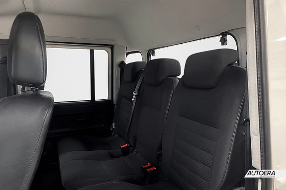 Land Rover Defender 130 13 of 28