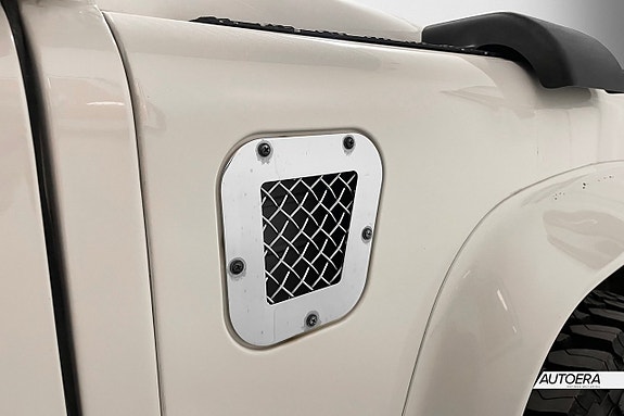 Land Rover Defender 130 19 of 28