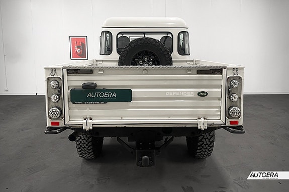 Land Rover Defender 130 8 of 28