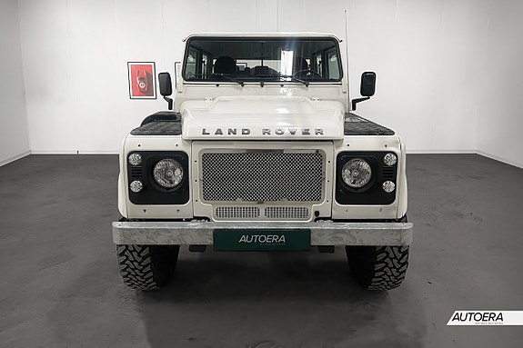 Land Rover Defender 130 7 of 28