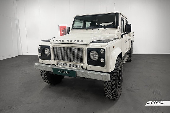 Land Rover Defender 130 3 of 5
