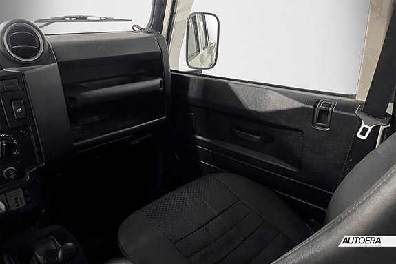 Land Rover Defender 130 14 of 28