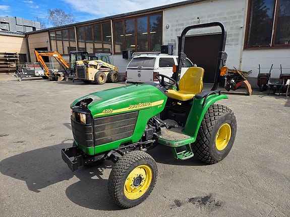 Traktor John Deere 4210