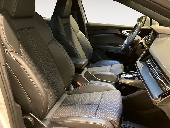 Audi Q4 e-tron 14 of 26