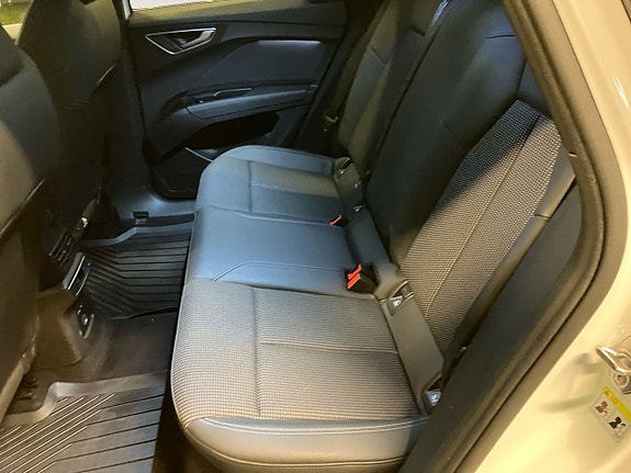 Audi Q4 e-tron 13 of 26