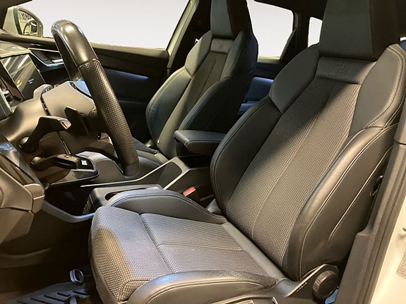 Audi Q4 e-tron 10 of 26