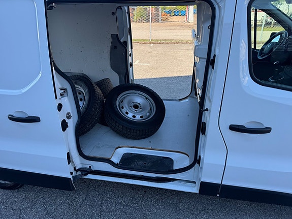 Renault Trafic 12 of 14