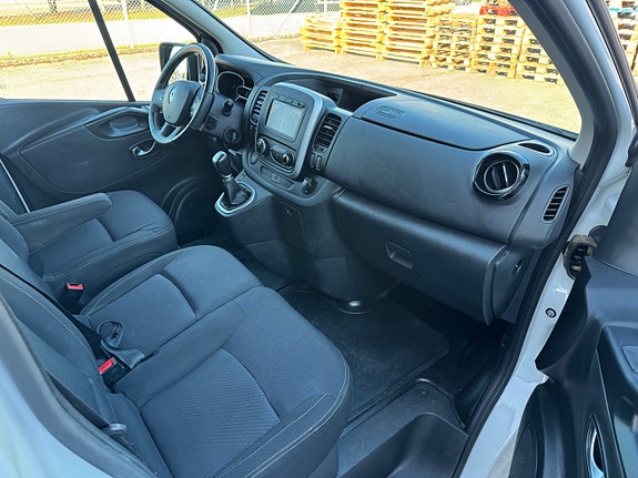 Renault Trafic 11 of 14