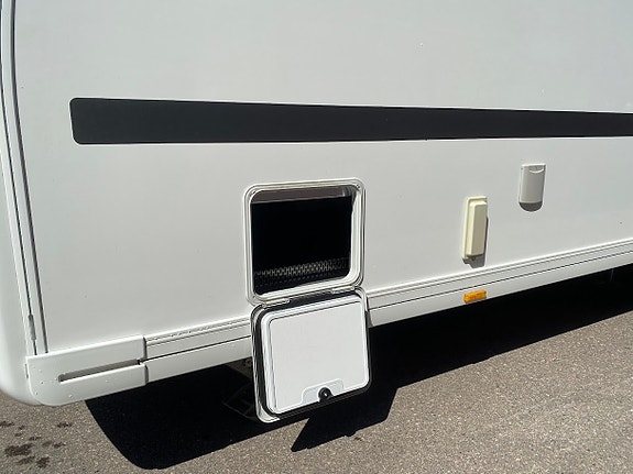 Adria ALPINA 613 UT 28 of 30