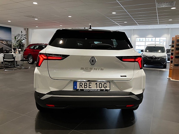 Renault Scenic E-Tech 4 of 5