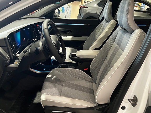 Renault Scenic E-Tech 5 of 5