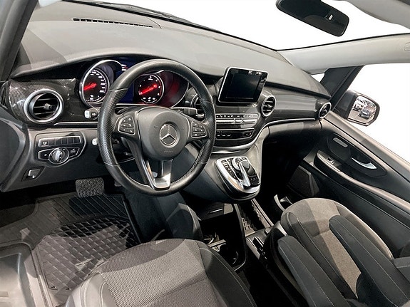 Mercedes-Benz V220 7 of 17