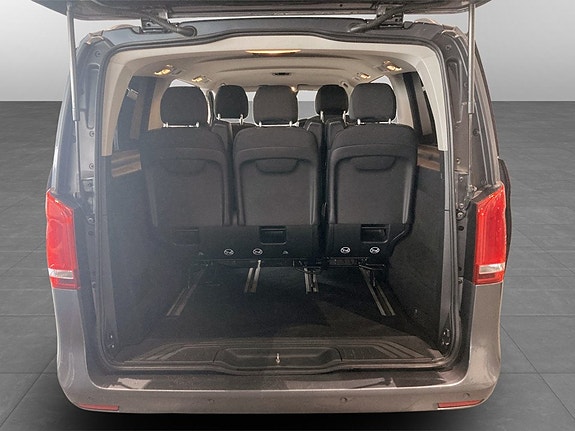 Mercedes-Benz V220 17 of 17