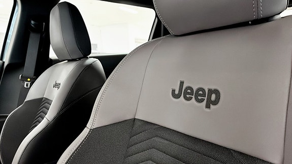 Jeep Compass 13 of 13