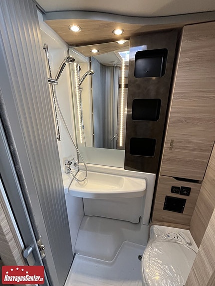 Knaus VAN TI PLUS PLATINUM SELECTION 650 MEG 8 of 14