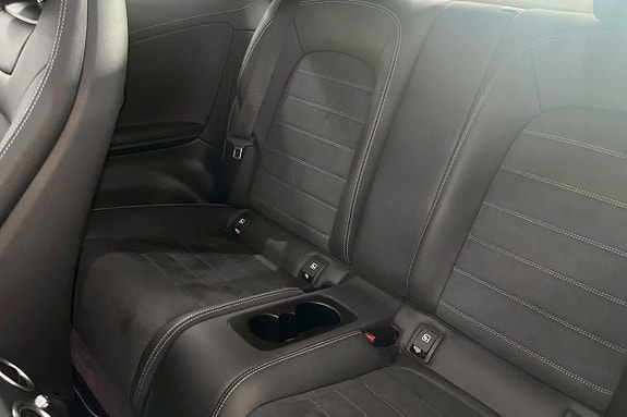 Mercedes-Benz C300 10 of 15