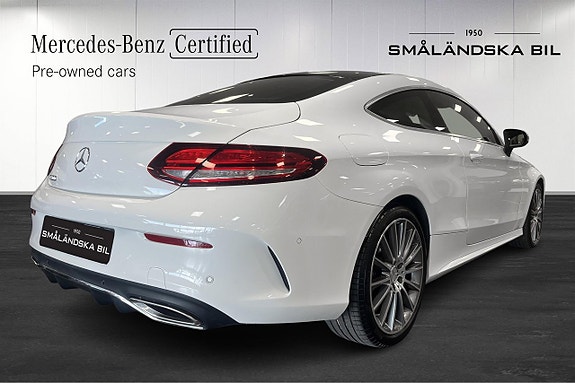 Mercedes-Benz C300 4 of 5
