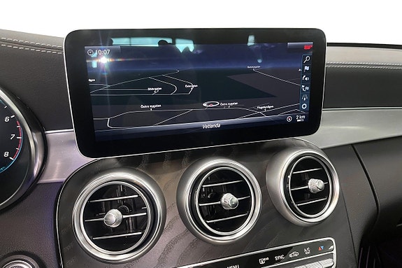 Mercedes-Benz C300 8 of 15