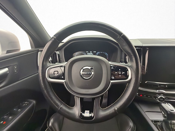 Volvo XC60 15 of 30