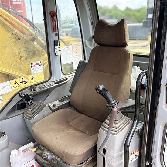 New Holland E485 - 51 ton 15 of 30