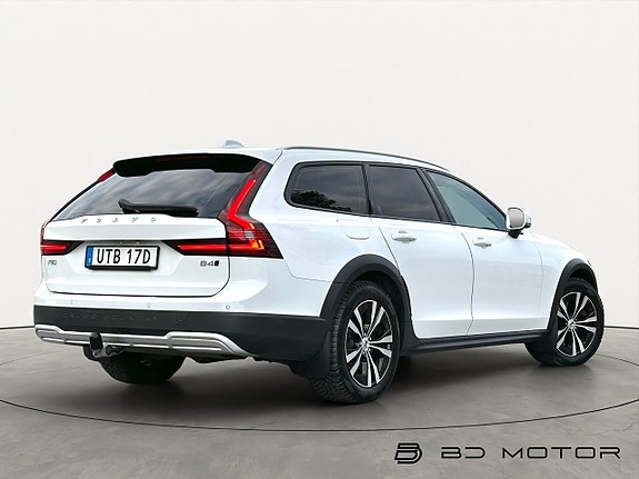 Volvo V90 Cross Country 3 of 5