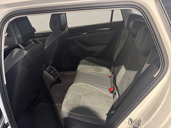 Volkswagen Passat 7 of 14