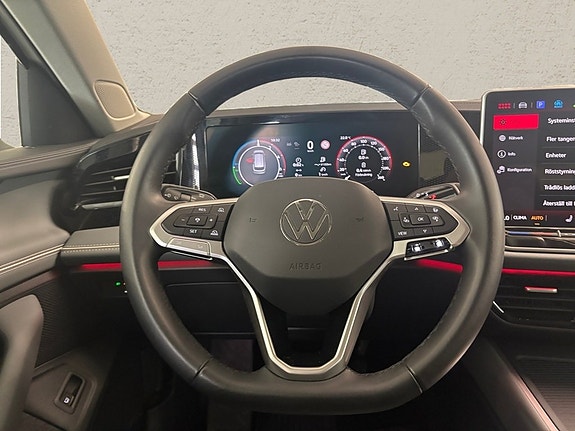 Volkswagen Passat 6 of 14