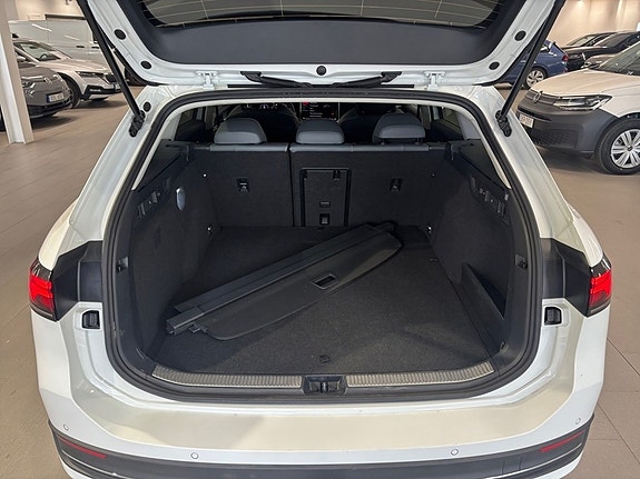 Volkswagen Passat 13 of 14
