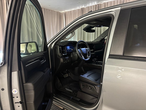 Chevrolet Silverado 1500 12 of 25