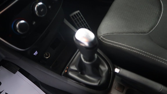 Renault Clio 12 of 19