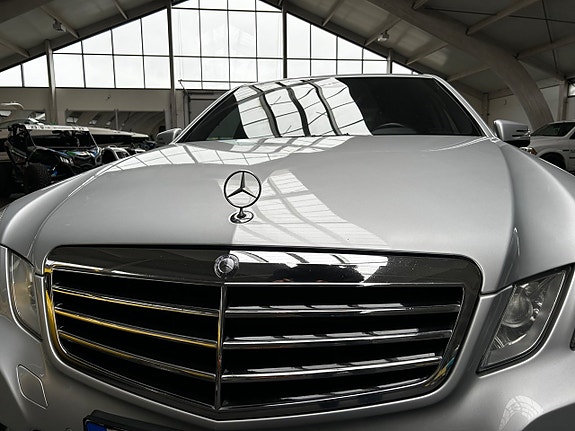 Mercedes-Benz E500 21 of 21