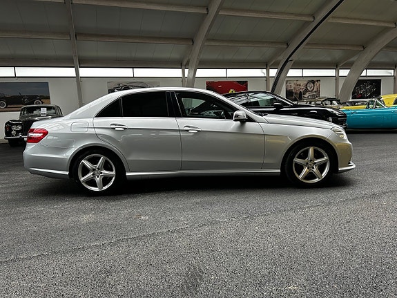 Mercedes-Benz E500 5 of 5